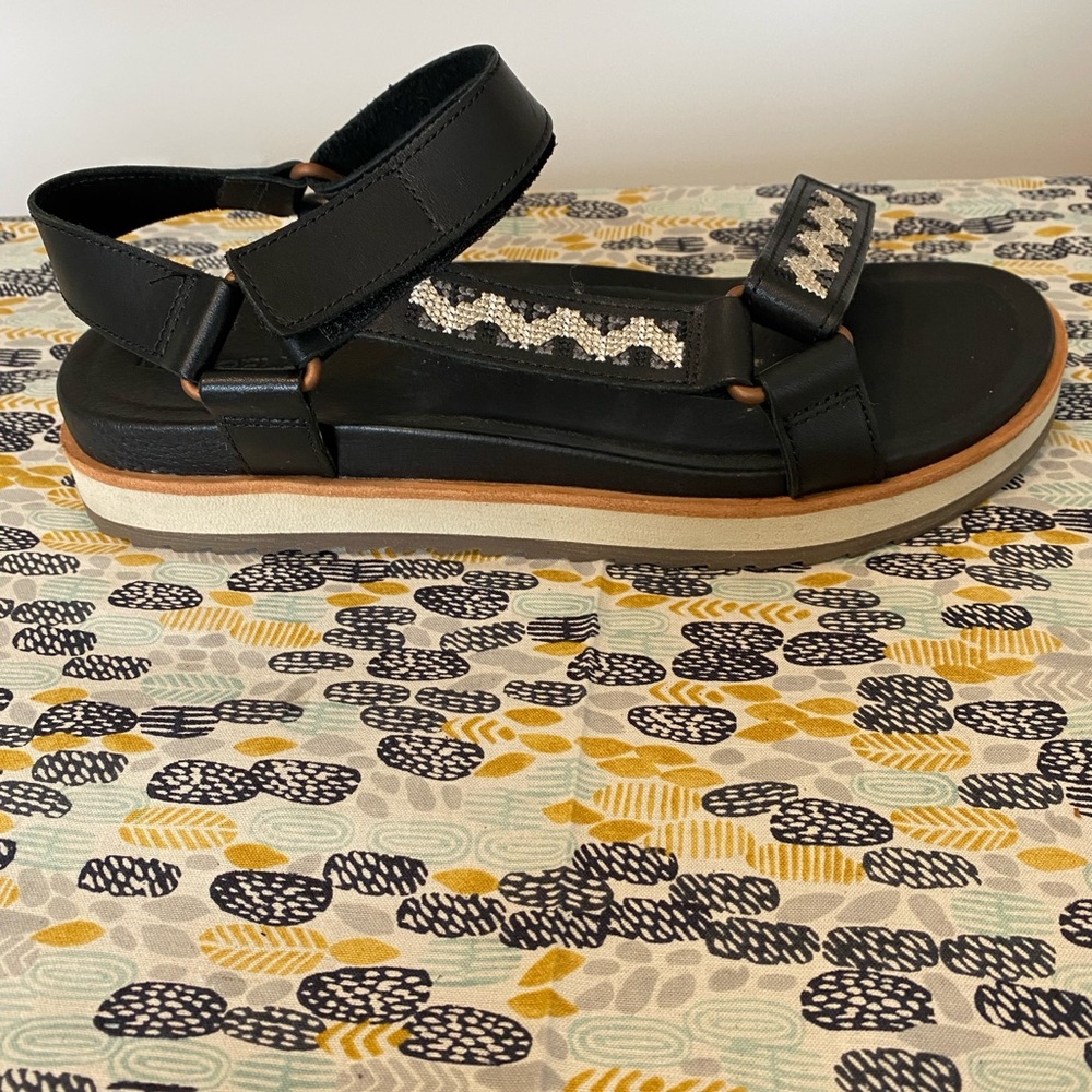 Merrell.  black leather embroidered boho sandal size us women 9